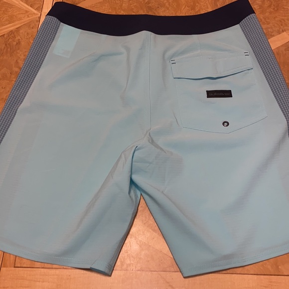 NWT!! Quiksilver Highlite Arch 19" Mens Boardshorts Angel Blue Size 40 - Picture 4 of 10